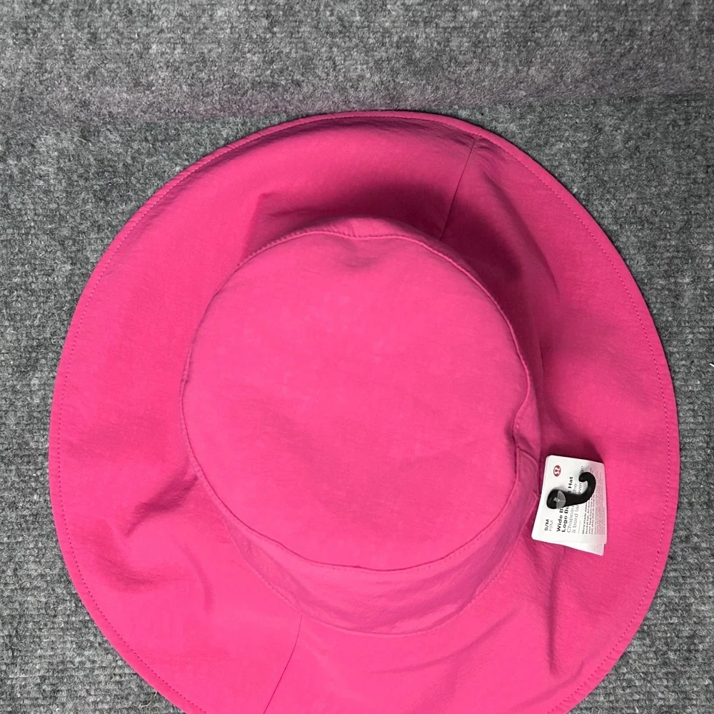 Lululemon Wide Brim Logo Bucket Hat Pink Water Repellent Sun Hat S/M NEW